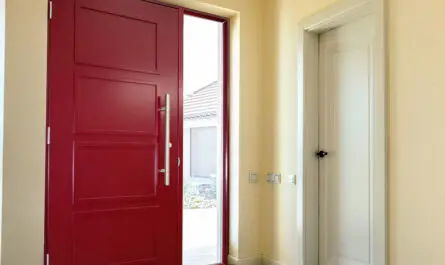 Comment redresser une porte qui vrille ?