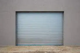 Porte de garage qui ne s’ouvre plus : causes et solutions